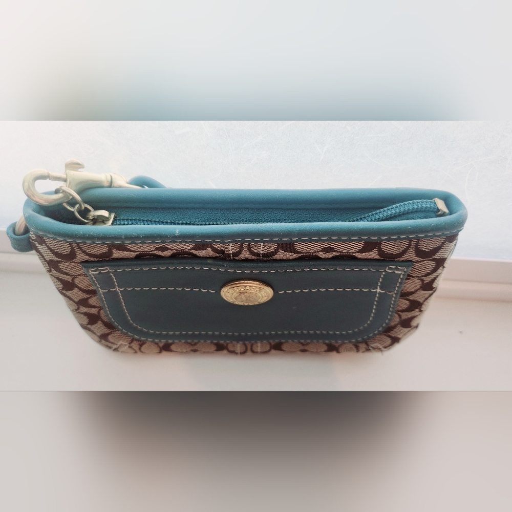 Coach wristlet - Picture 3 of 4